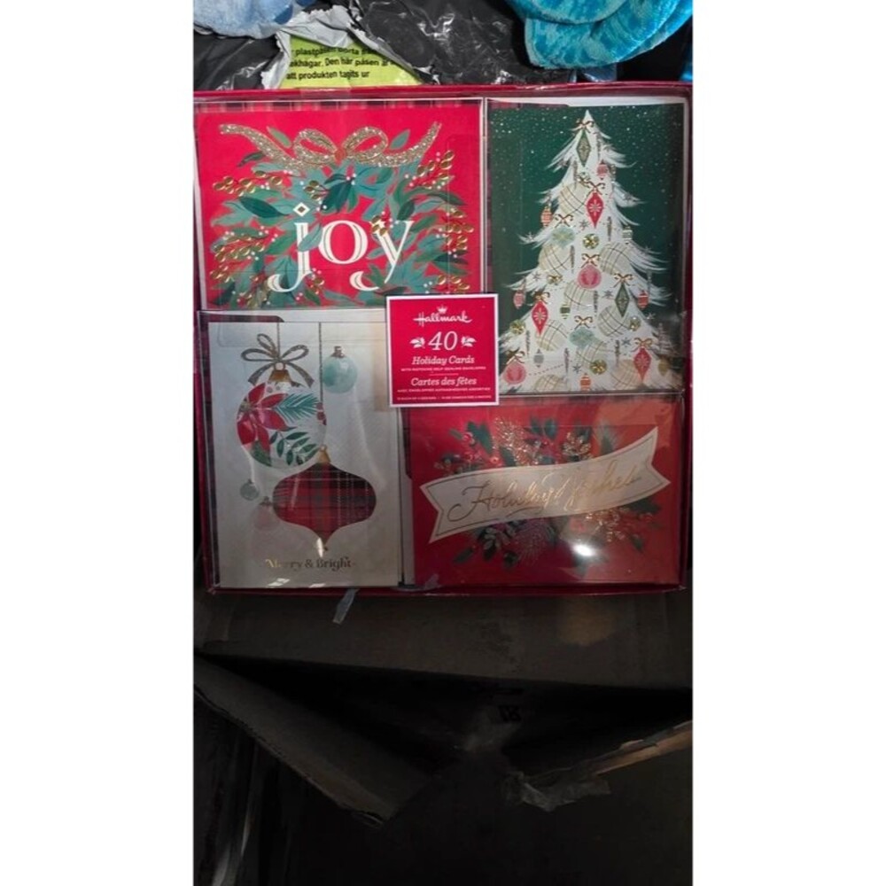 NIP Hallmark 40 Holiday Cards 4 Designs with Matching Self-Sealing Envelopes